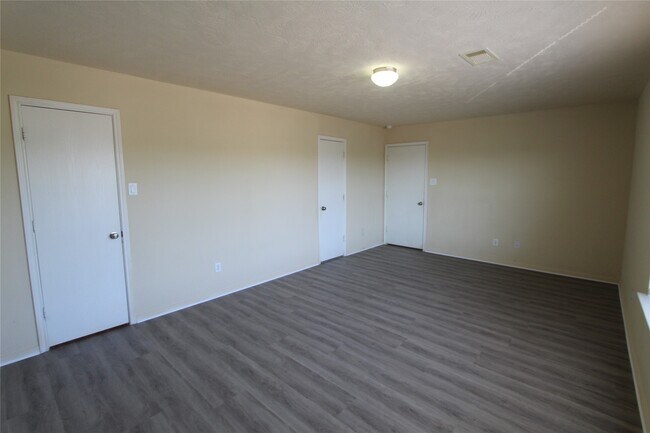 Building Photo - 5707 Saluda Creek Ln