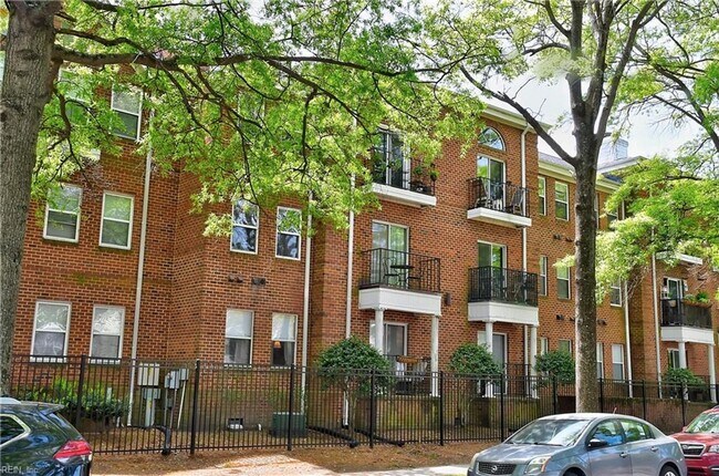Building Photo - Ghent on the Square