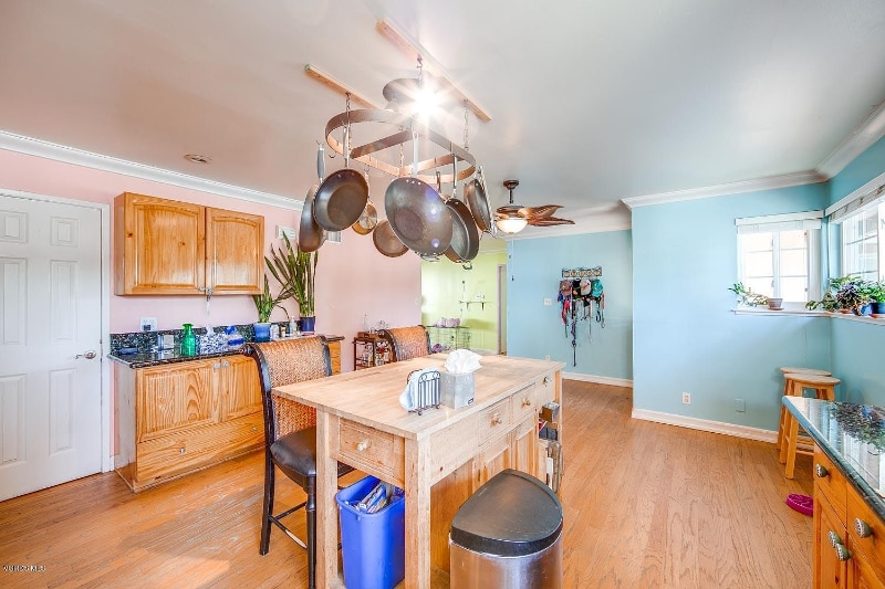 Building Photo - 2251 Markham Ave