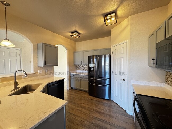 Building Photo - Gorgeous 5 Bedroom House in Security-Widefield