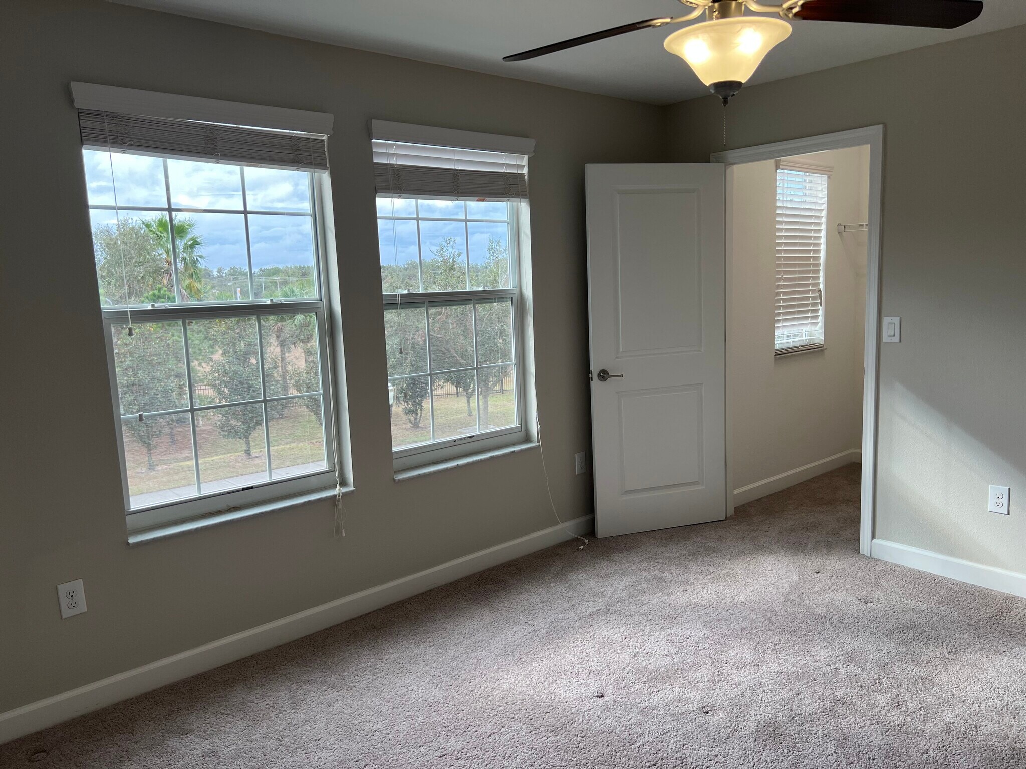 Building Photo - 923 Terra Vista St