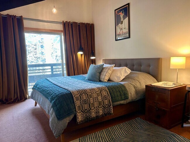 Building Photo - 1904 Sierra Nevada Rd