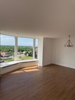 Building Photo - 8200 E Jefferson Ave