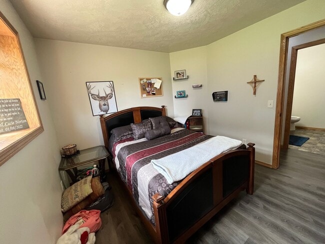 Building Photo - 3 Bed/2 Bath Apartment in Sioux Falls!