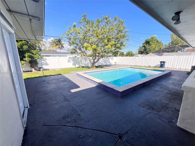 Building Photo - 10005 SW 214th St