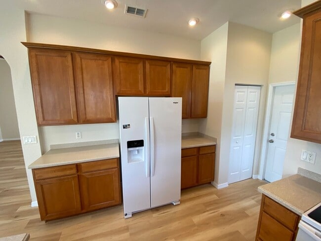 Building Photo - ANNUAL Lease – Unfurnished – Golf Course Lot - Designer Home in the highly sought-after gated com...