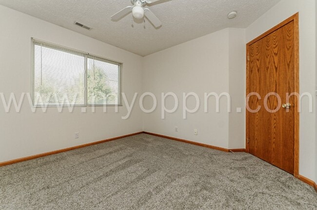 Building Photo - Bright and Spacious 4 Bedroom Home | Bellevue