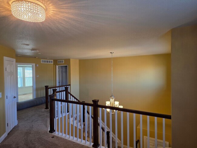 Building Photo - Beautiful and Expansive 4 Bed 3 Bath SFR by Buckley AFB