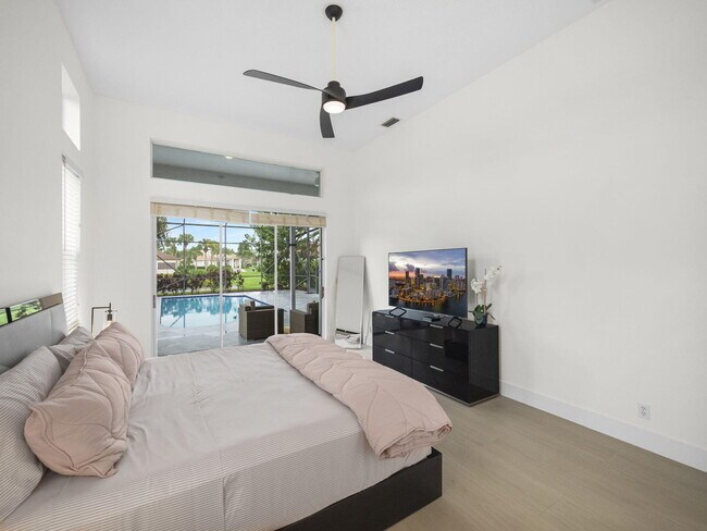Building Photo - 9070 Cypress Hollow Dr
