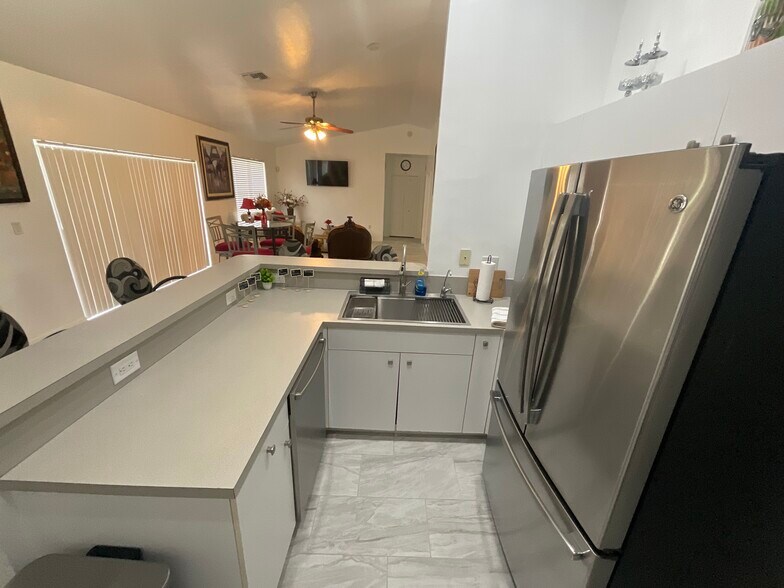 Building Photo - 929 Bolivia Dr