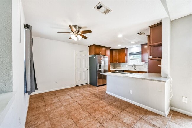 Building Photo - 16031 Birch Vale Dr