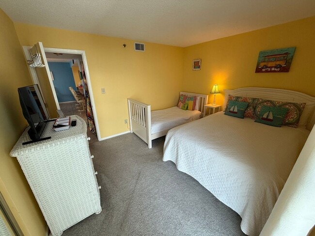 Building Photo - Pensacola Beach - Tristian Towers - 2 bedroom, 2 bathroom - Community Pool & Water views