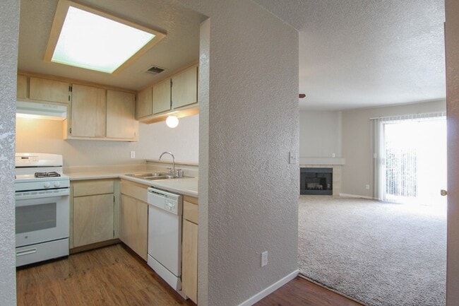 Building Photo - 1172 Burton Dr