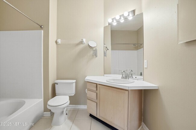 Building Photo - 10550 Baymeadows Rd