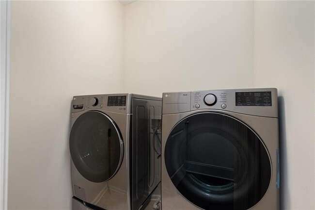 Building Photo - 2836 Broughton Ln SE