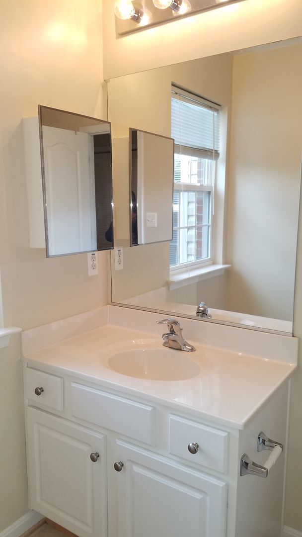 Building Photo - 3 Level *END UNIT* townhouse in Frederick ...