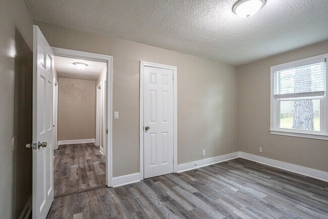 Building Photo - Welcome to this beautiful newly renovated ...