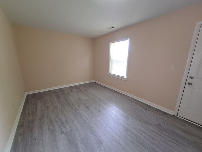 Building Photo - Single Family Home