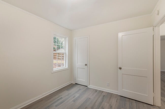 Building Photo - 107 S Estate Dr