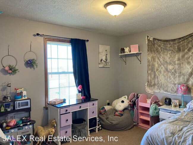 Building Photo - 3 br, 2.5 bath House - 17 Feather Drive