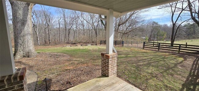 Building Photo - 812 Bessie Ln