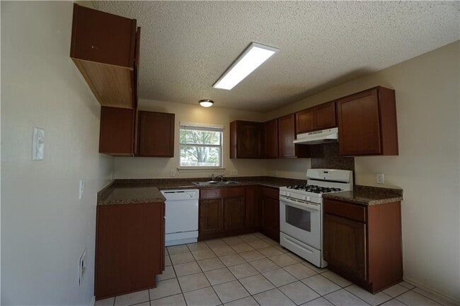 Building Photo - 112 Creekside Dr