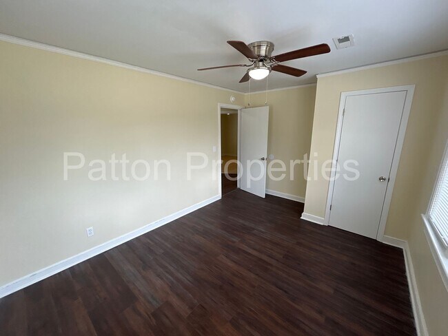 Building Photo - 999 Seminole Dr