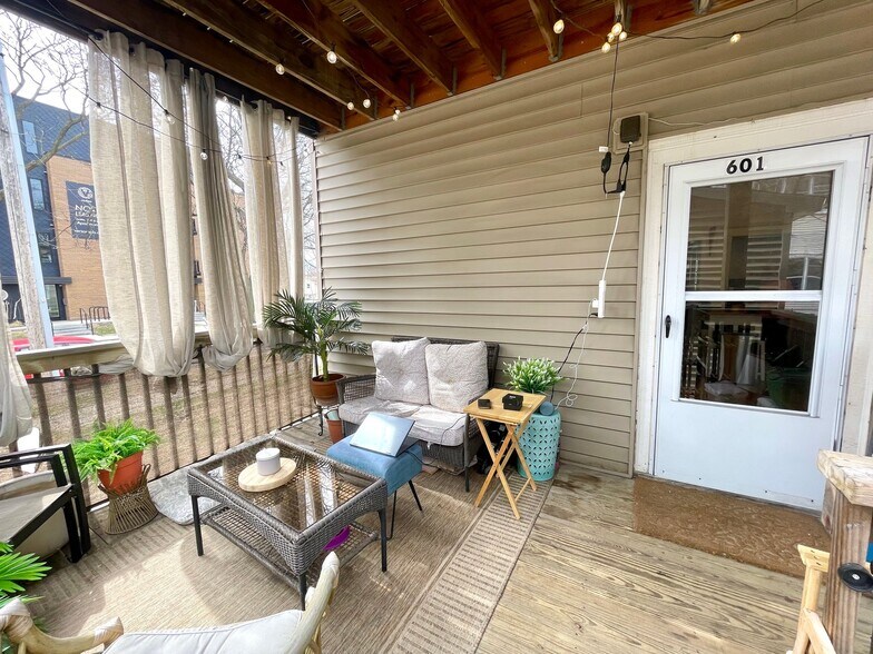 Building Photo - 601 NE Main St