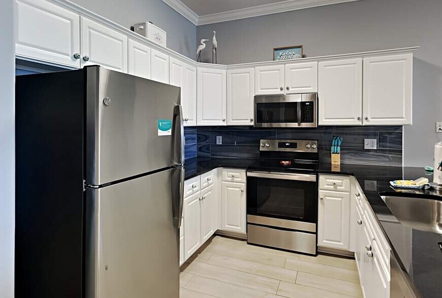 Building Photo - 10625 Front Beach Rd