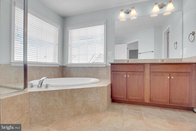Building Photo - 42598 Chisholm Dr