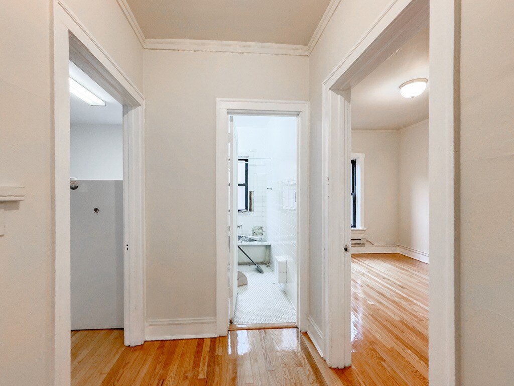 Building Photo - 1320 Oak Ave