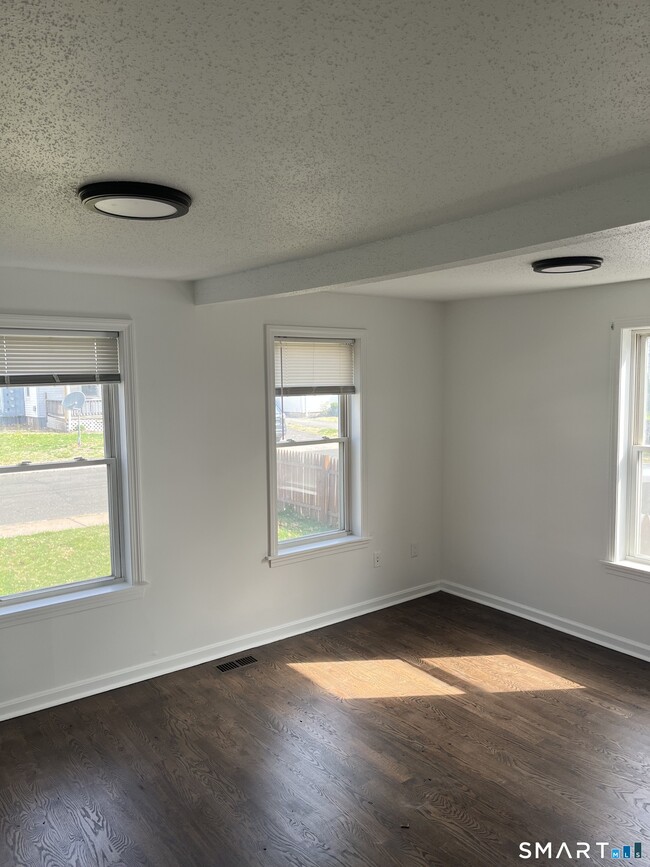 Building Photo - 52 Pearl St