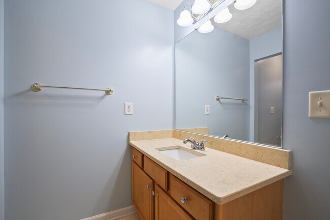 Building Photo - 2643 Whispering Pines Dr SW