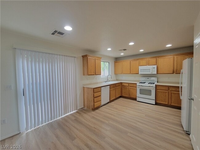Building Photo - 3813 Bayamon St