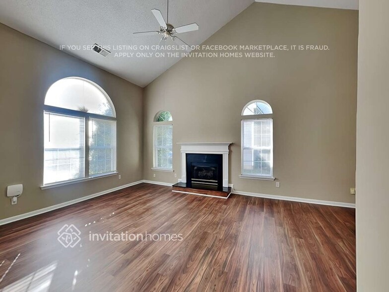 Building Photo - 10600 Northwoods Forest Dr