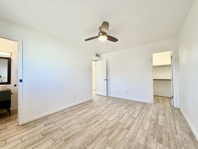 Building Photo - 10833 Cardigan Dr