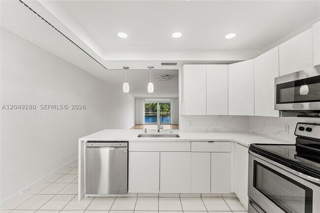 Building Photo - 4301 Martinique Cir