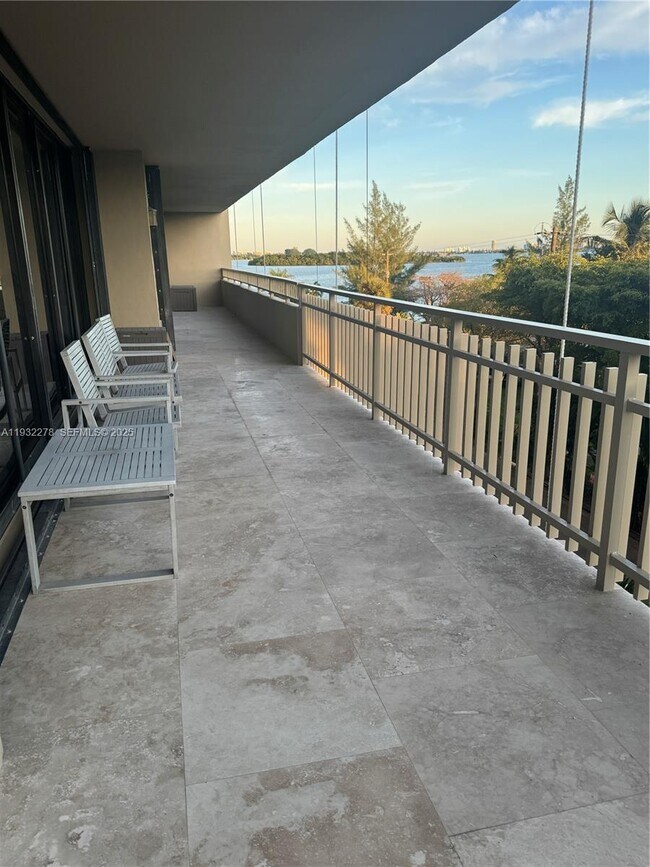 Building Photo - 11113 Biscayne Blvd