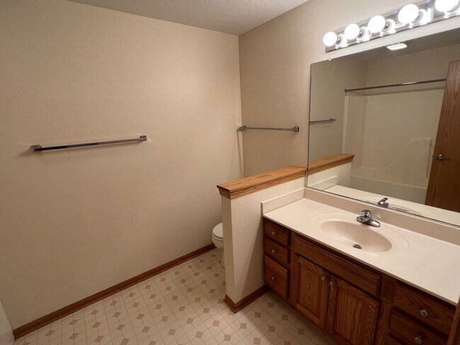 Building Photo - 2519 Bristol Dr