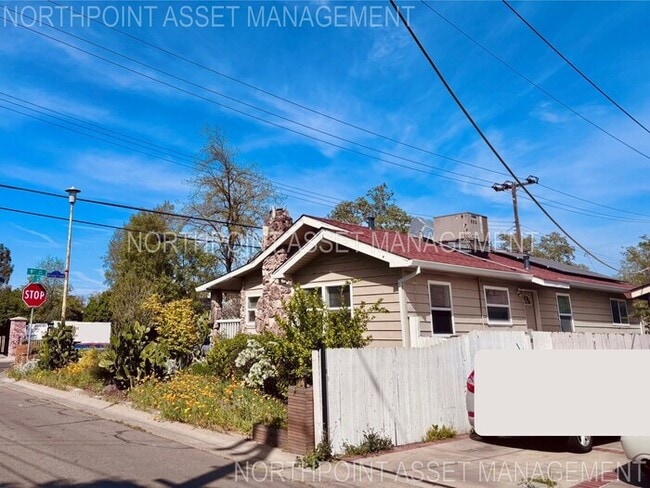 Building Photo - Welcome to this stunning 4-bedroom, 2-bath...