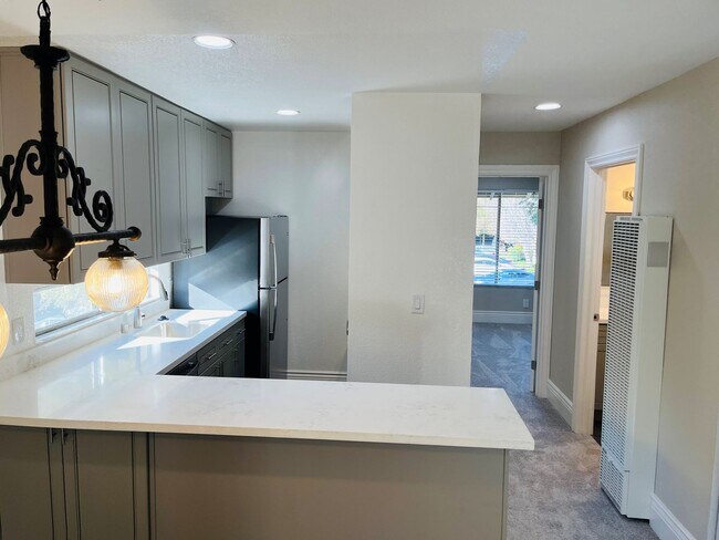 Building Photo - Upper Level Condominium in Station West