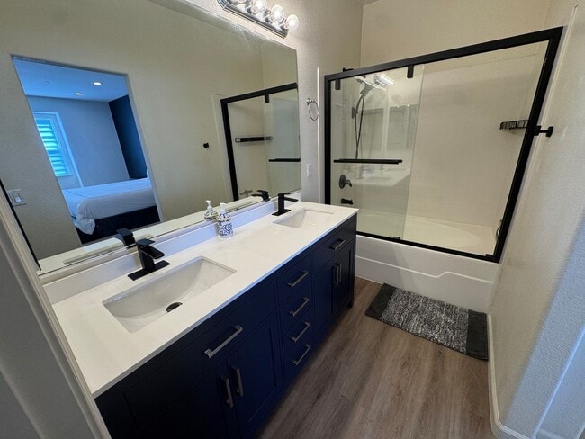 Building Photo - San Jose Communication Hills Luxurious 2 b...