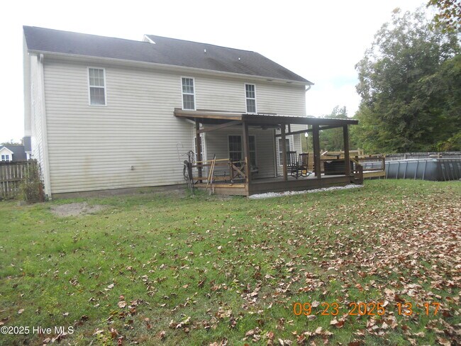 Building Photo - 105 Spring Leaf Ln