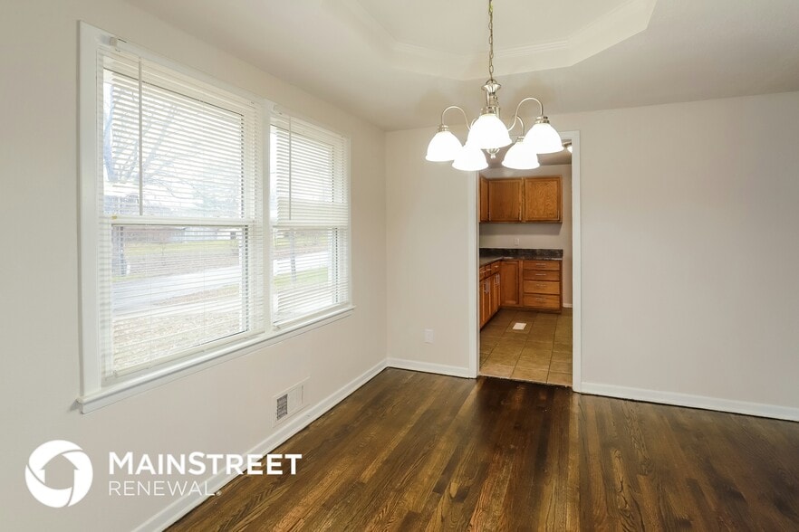 Building Photo - 6412 N Forest Ave