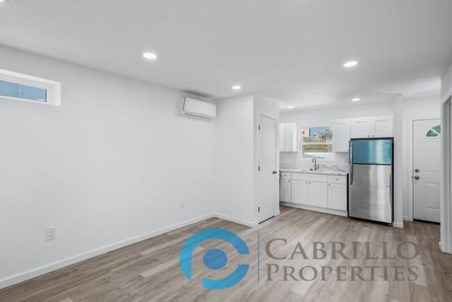 Building Photo - 2527 Tuberose St