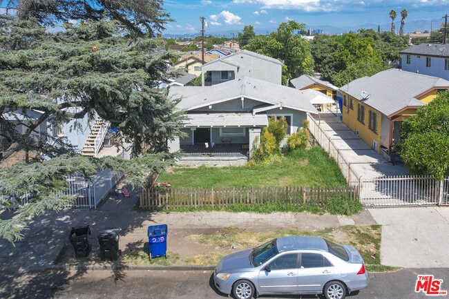 Building Photo - 229 E 85th St