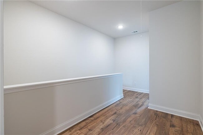 Building Photo - 1296 Ainsworth Alley