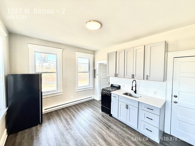 Primary Photo - 1027 W. Broad-2