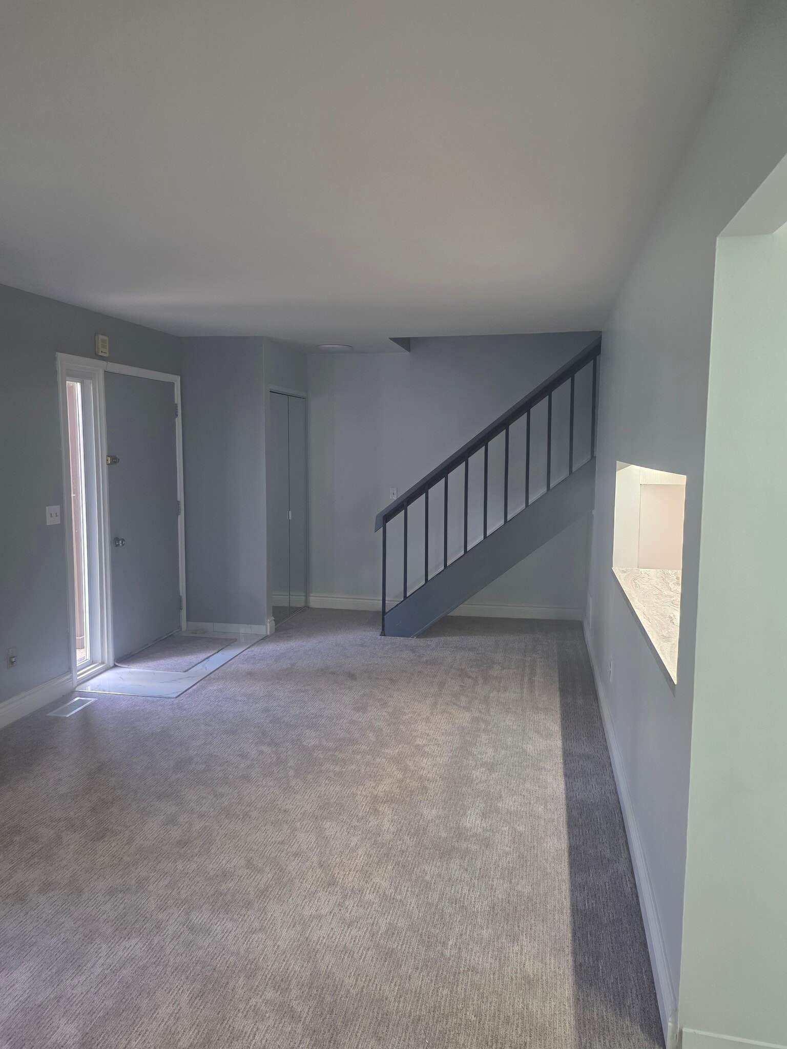 Living room - 1095 Green Meadows Dr