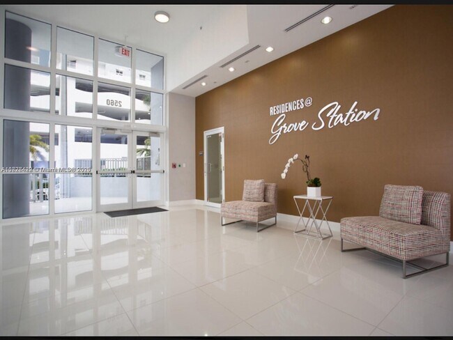 Building Photo - 2560 SW 27th Ave